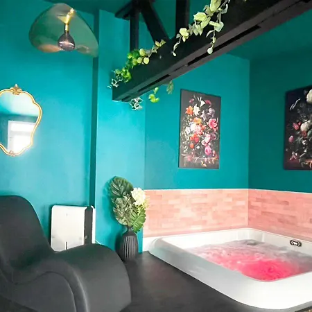 Nuits D'exil 러브호텔 제라르메르