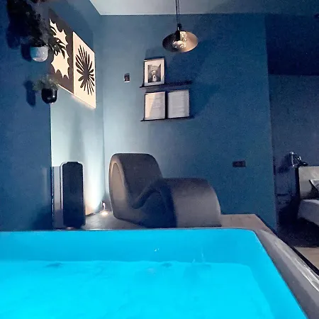 Nuits D'exil 러브호텔 제라르메르